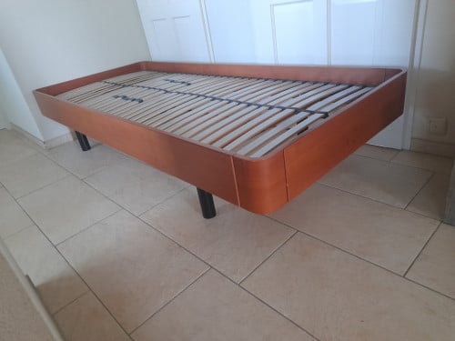 1 Persoons bed 90 x 220 ( in goede nette staat)