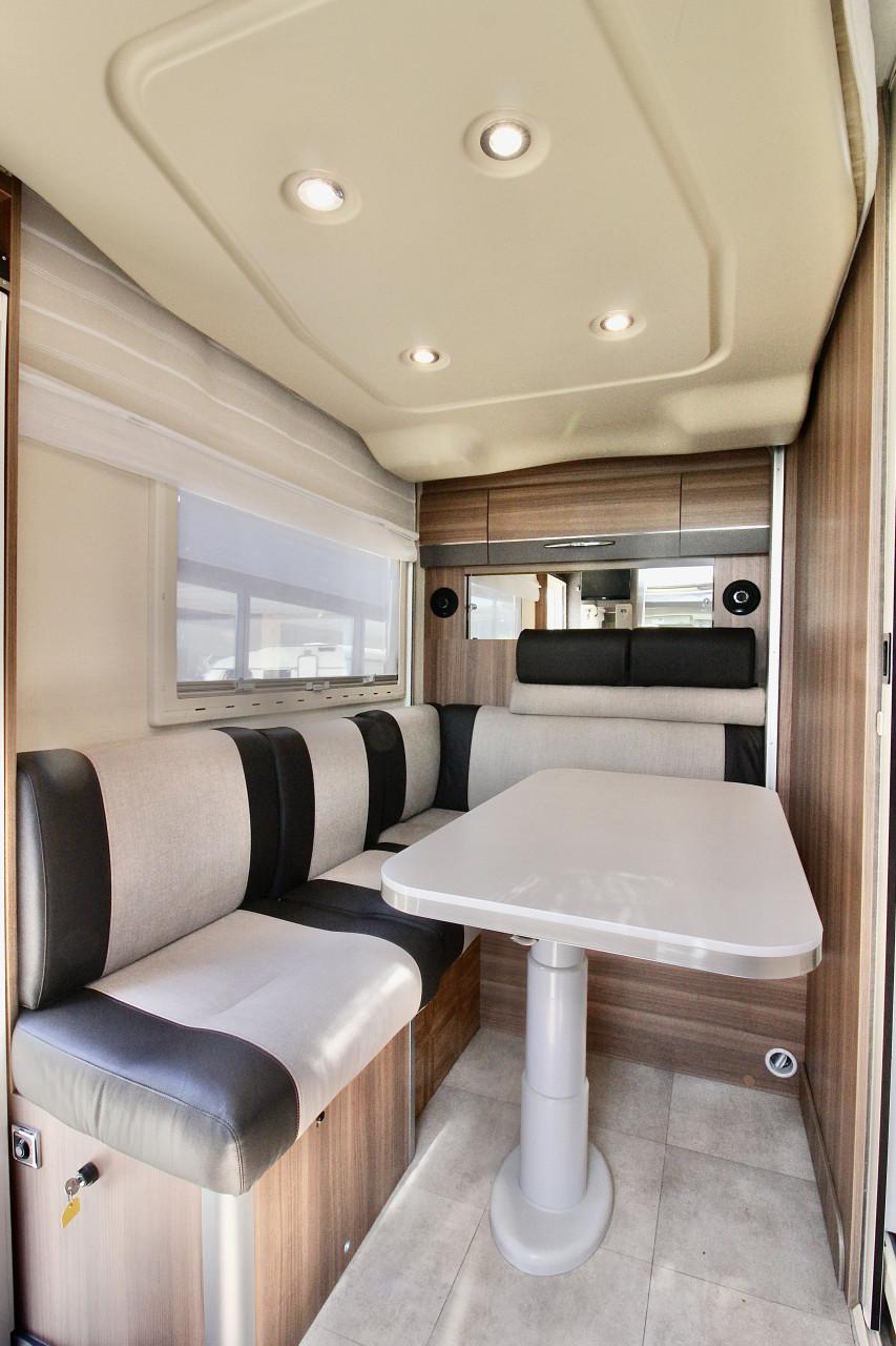Chausson Welcome 500 (Uniek compacte camper 5.67mtr.)