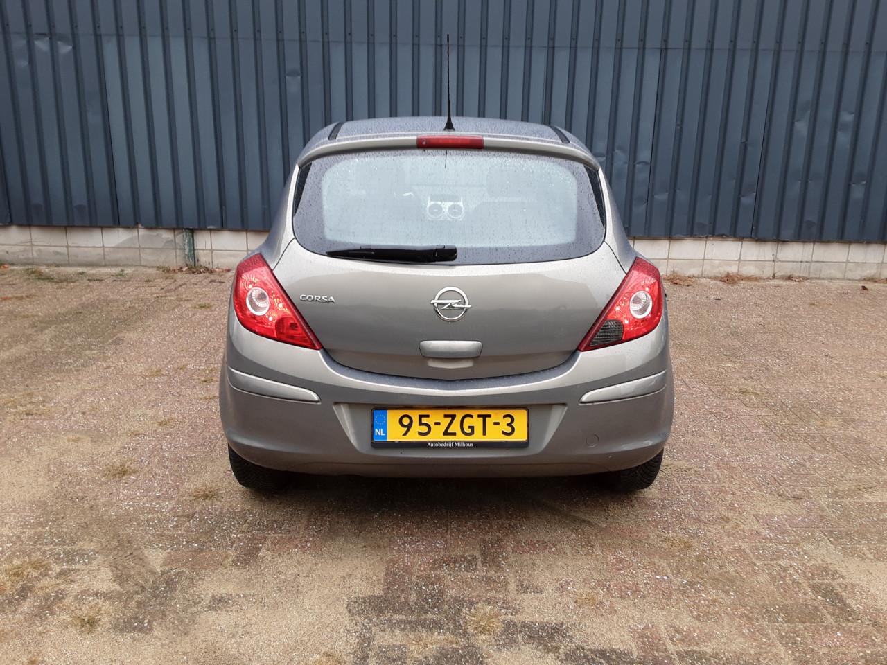 Opel Corsa 1.2-16V Cosmo
