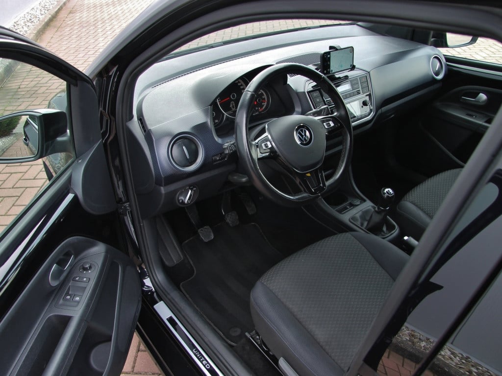 Volkswagen UP! 1.0 65pk 5drs. united | black edition