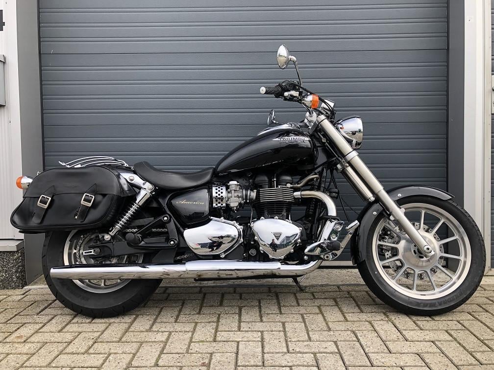 Triumph Bonnenville America uit 2008 met 27 dkm, lederen koffers etc €4250