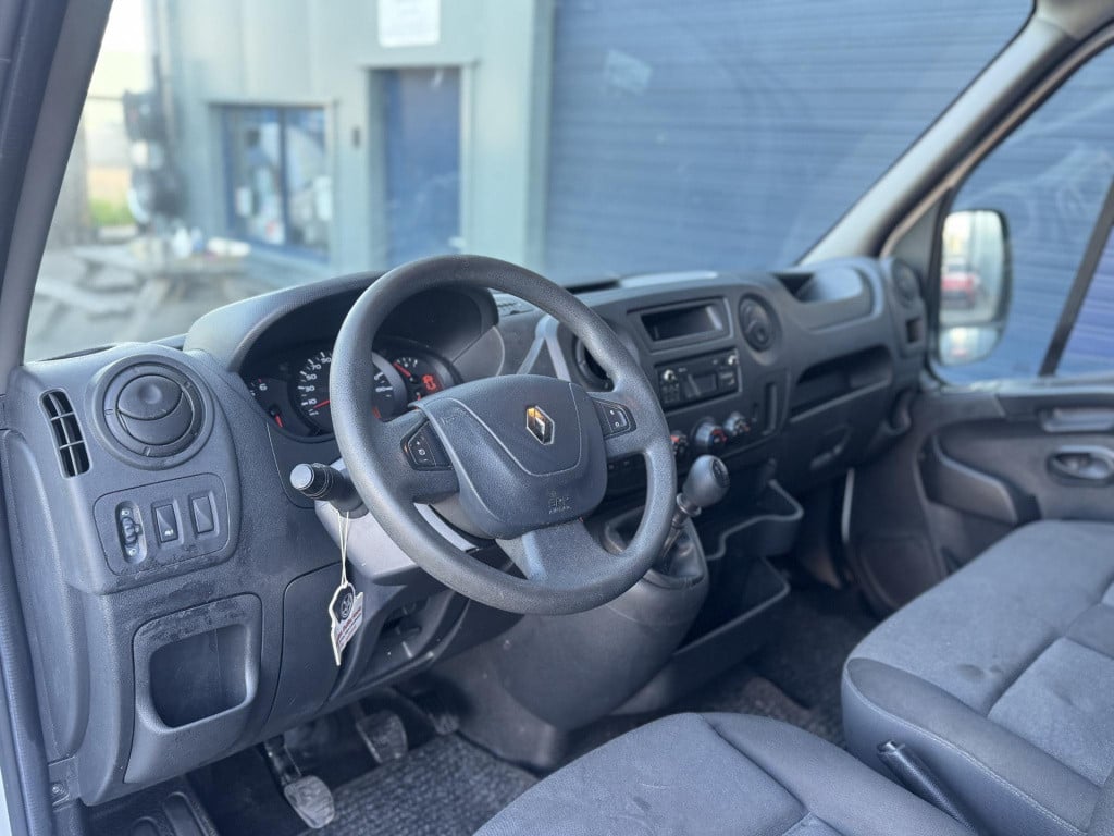 Renault Master t35 2.3 dci l2h2 laadklep / airco / cruise controle / n.a.p 