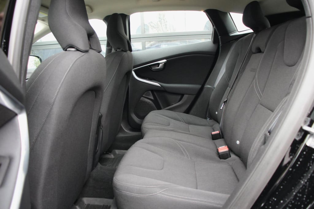 Volvo V40 1.6 t2 you! - xenon - cruise - pdc - high perf audio - dealer oh!