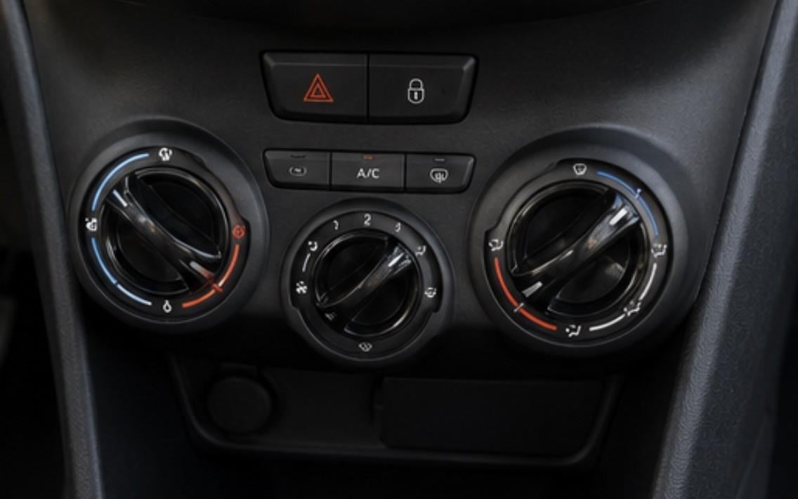 Peugeot 208 WIT zuinige 1.0vti 2014 Airco Cruise Touchscreen