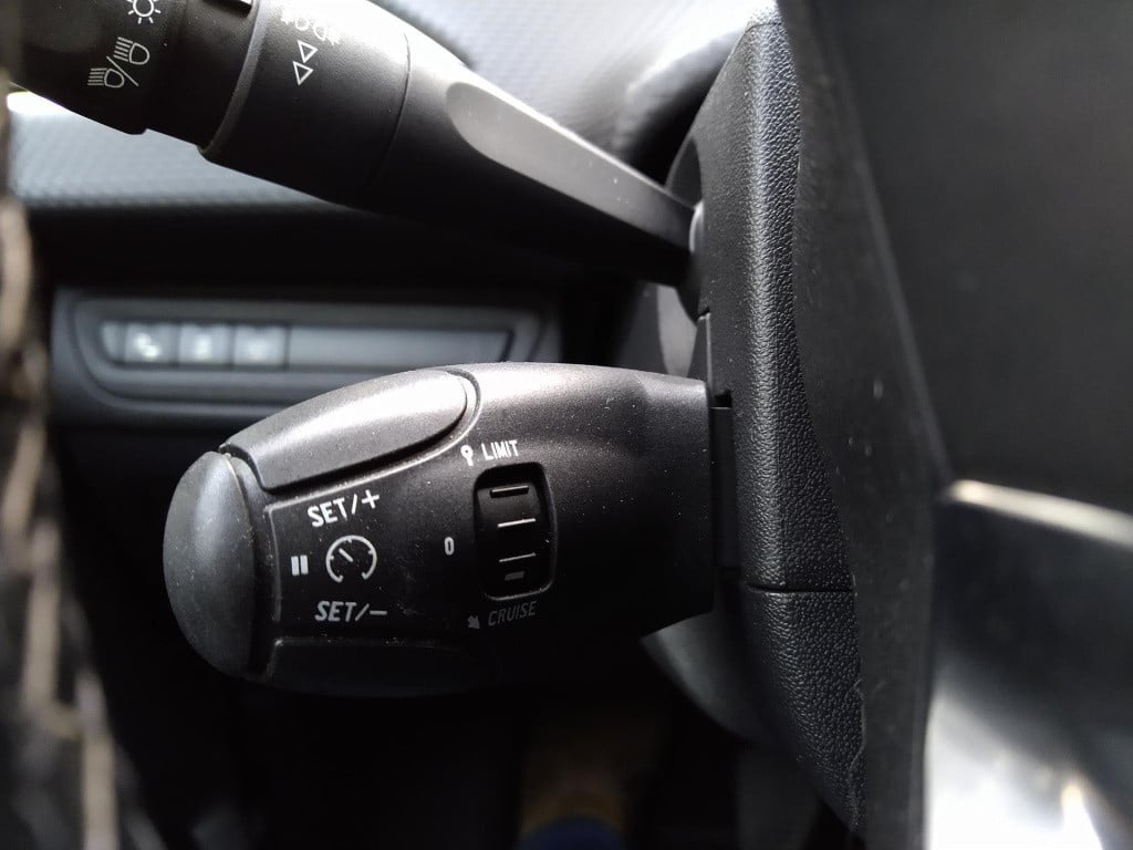 Peugeot 2008 suv 1.2 allure automaat pano/clima/lmv