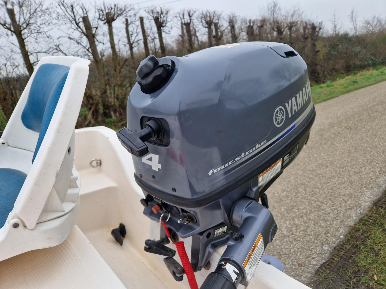 ELAN 401 met Yamaha 4-takt 4 pk en PEGA boottrailer compleet set vaarklaar