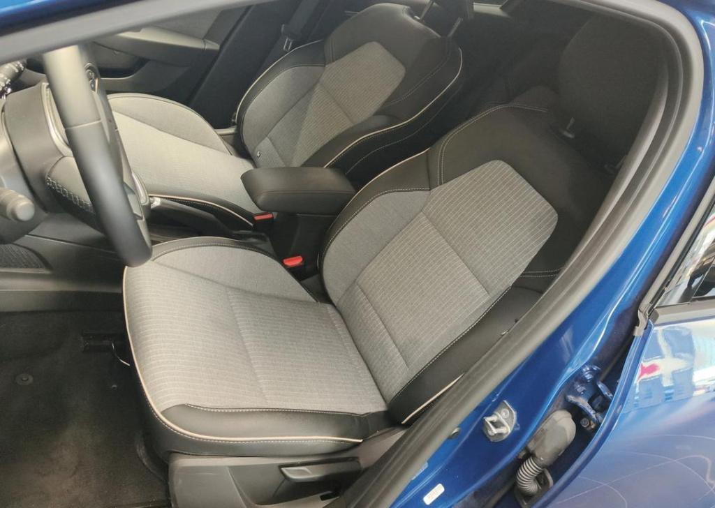 Renault Clio 1.6 e-tech full hybrid 145 techno - demo