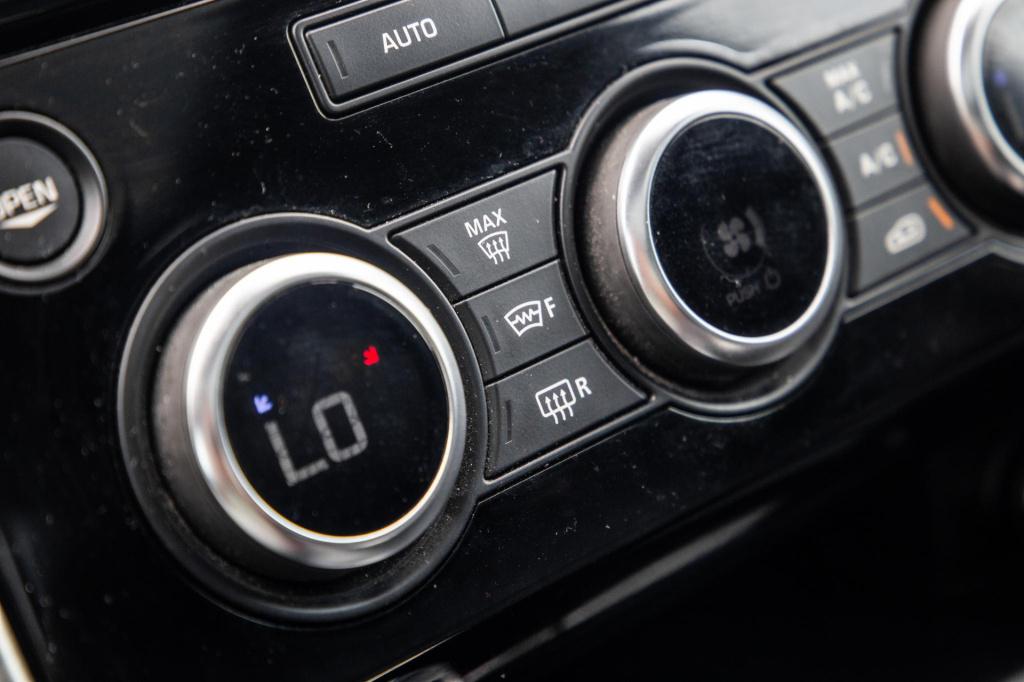 Land Rover Discovery 3.0 td6 hse grijs kenteken / leer / navi / luchtvering