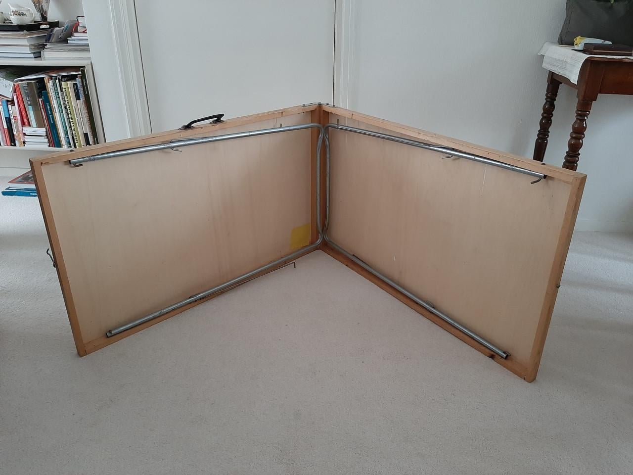 Opklapbare behangtafel.