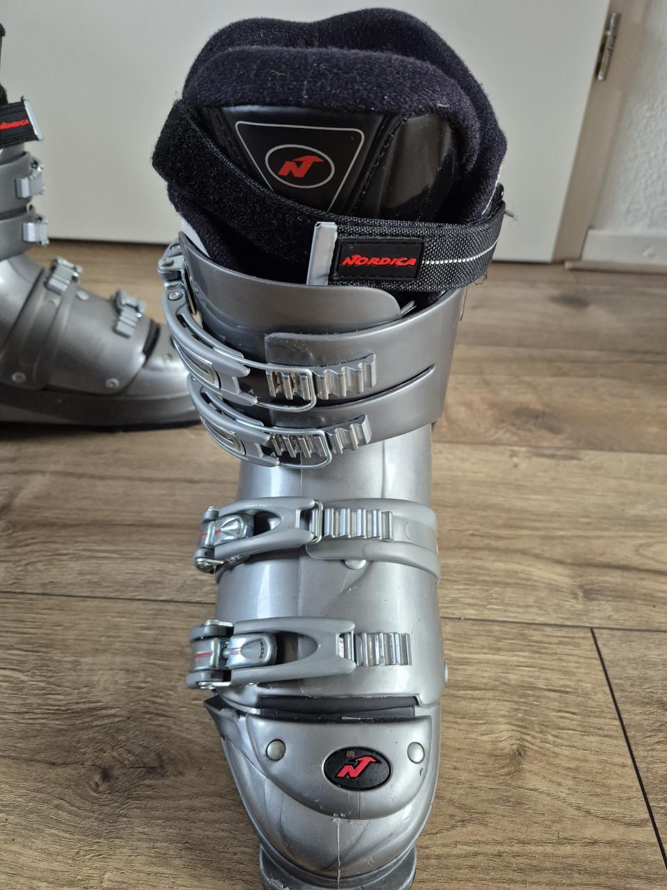 Nordica skischoenen dames maat 40,5/41,5 (260 265)