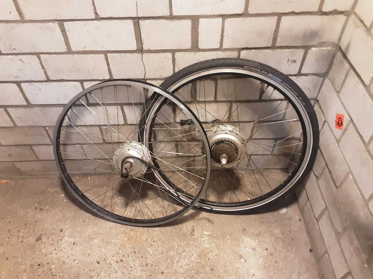 2x 28 inch elektrische wielen, een achterwiel, een voorwiel ( gereserveerd