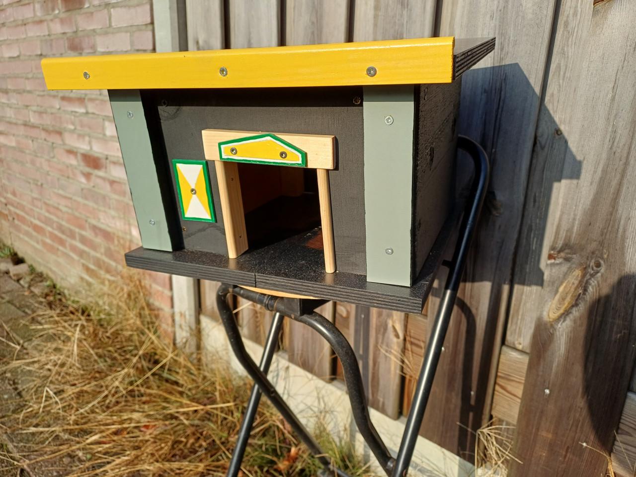 Div. Stevige Egelhuisjes te Koop  [ zie foto's  ]