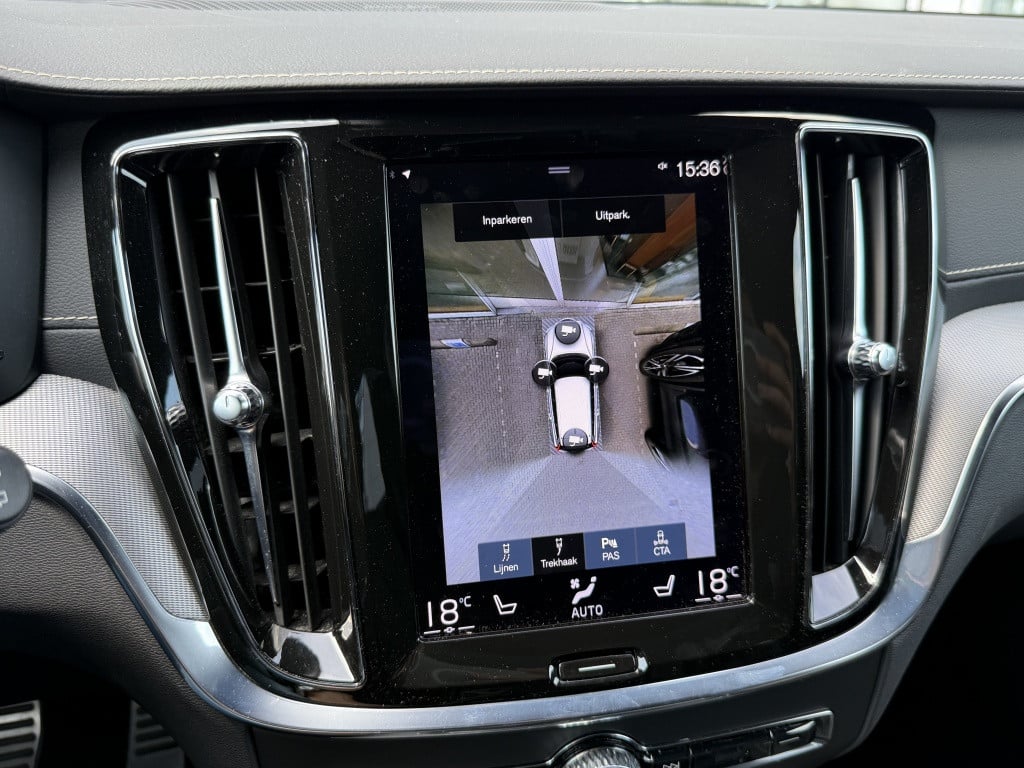 Volvo V60 t6 340pk recharge r-design| panodak| adap.cruise| 360 camera