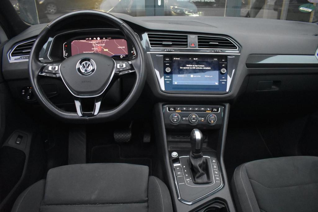 Volkswagen Tiguan 1.5 tsi act r-line | trekhaak | camera | dealer onderhoud