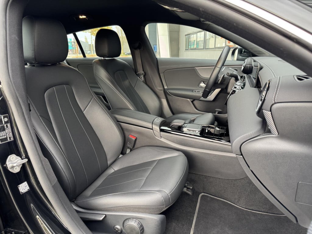 Mercedes-Benz Cla shooting brake 200 business solution luxury nl-auto, adap