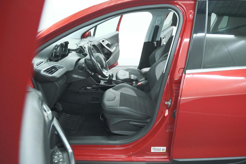 Peugeot 2008 1.2 puretech blue lease executive | all season banden | panora