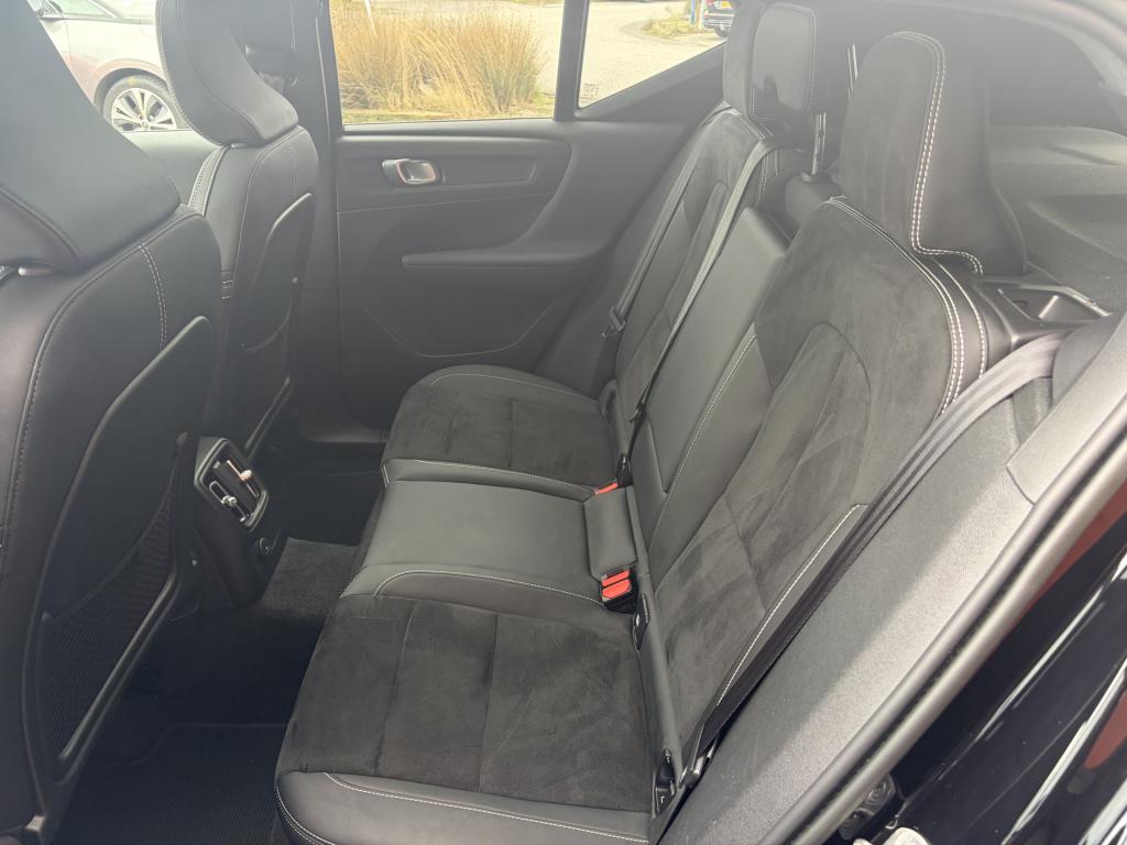 Volvo XC40 1.5 t5 plug-in hybrid ultimate dark