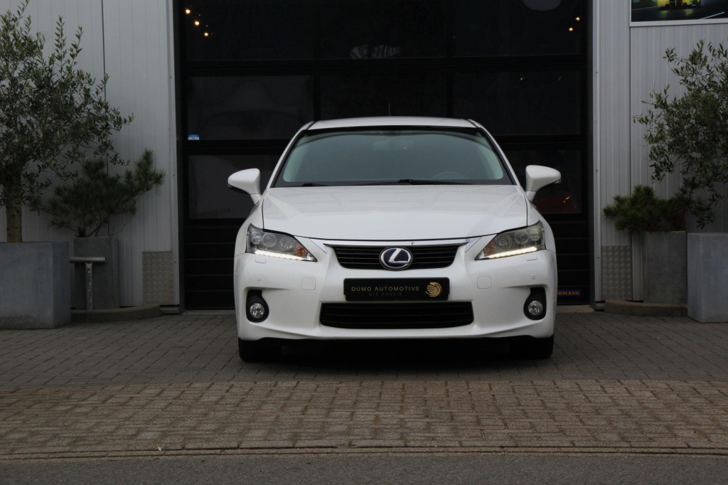 Lexus Ct 200h hybrid - pdc rondom + camera - stoel verw - xenon - parelwit 