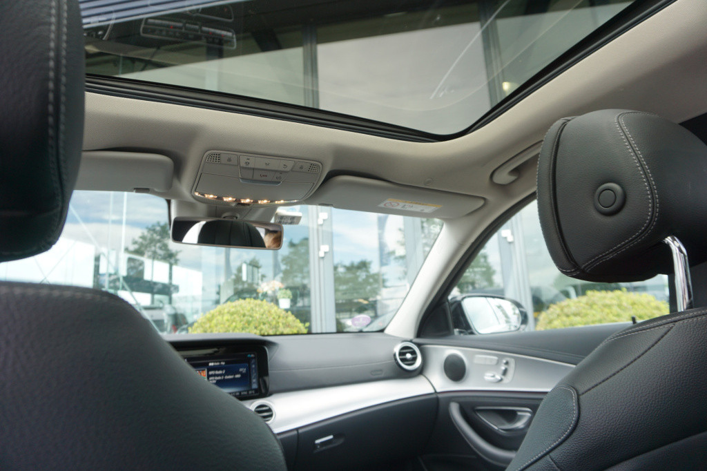 Mercedes-Benz E-Klasse estate 200 premium luxury l panorama dak l massage l