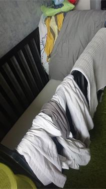 Ledikant zwart met Aerosleep matras topper en hoezen