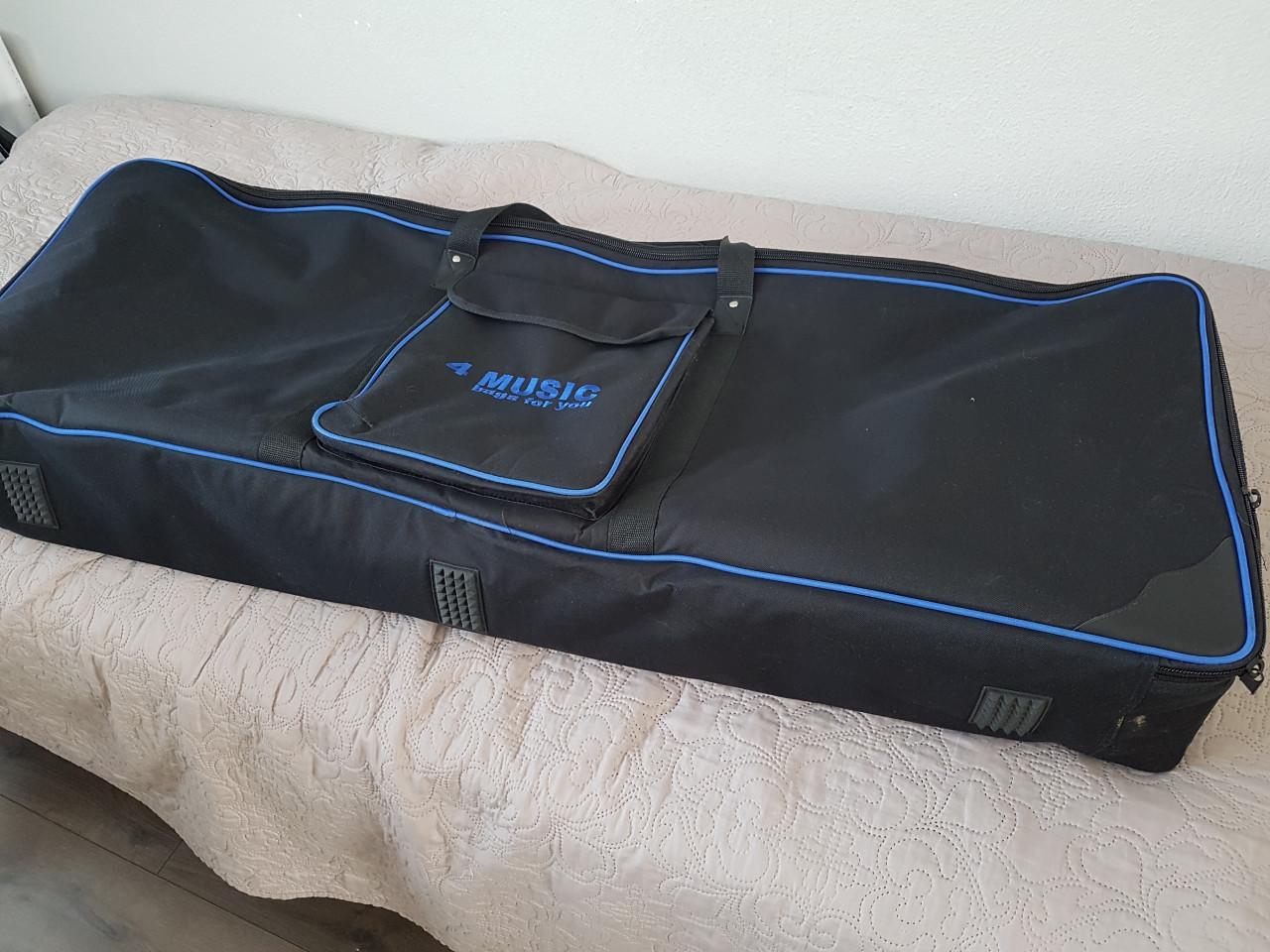 YAMAHA MOTIF XS6, in zeer goede staat, veel extra's