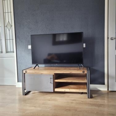 Industrieel TV-meubel – hout & metaal