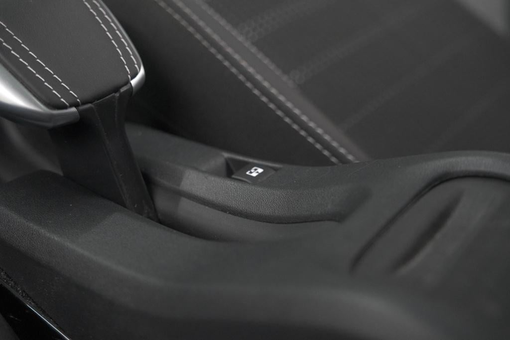 Peugeot 2008 puretech 110 allure | panoramadak | navigatie | camera | parke