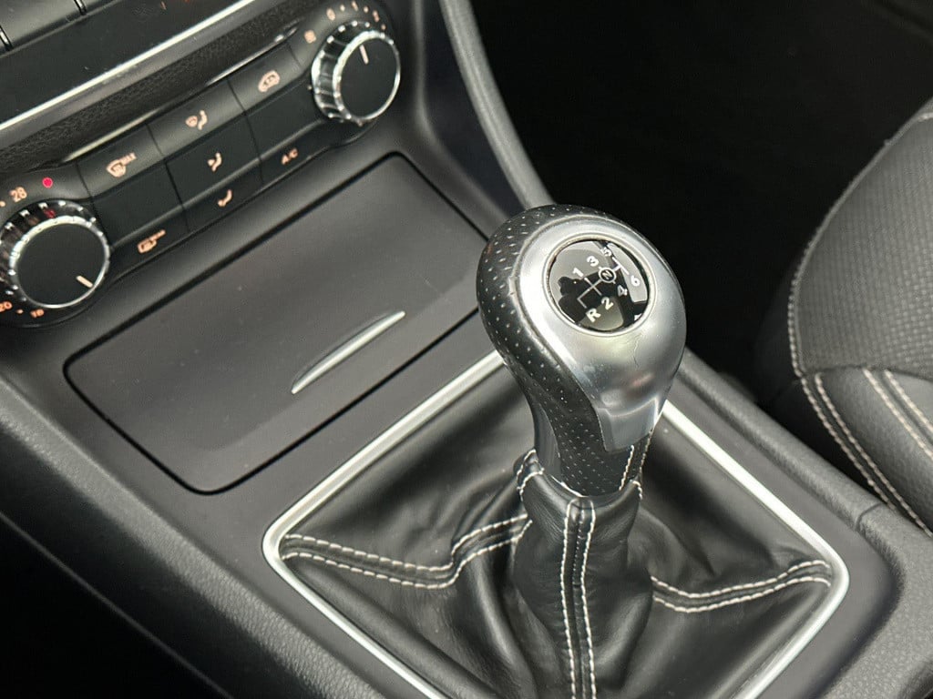 Mercedes-Benz Gla-klasse 180 ambition | panoramadak | navigatie | verwamde 