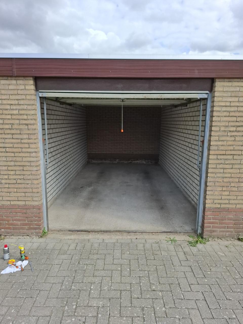 Te huur: 2 x Garage box Robertstraat Axel