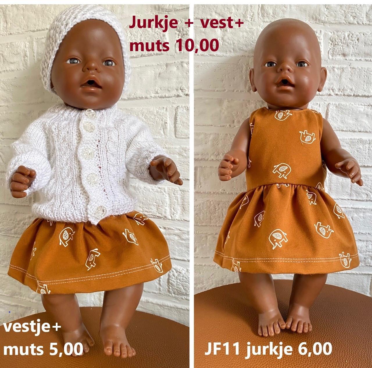 Poppenkleertjes baby born. Set. Opbrengst KiKa.