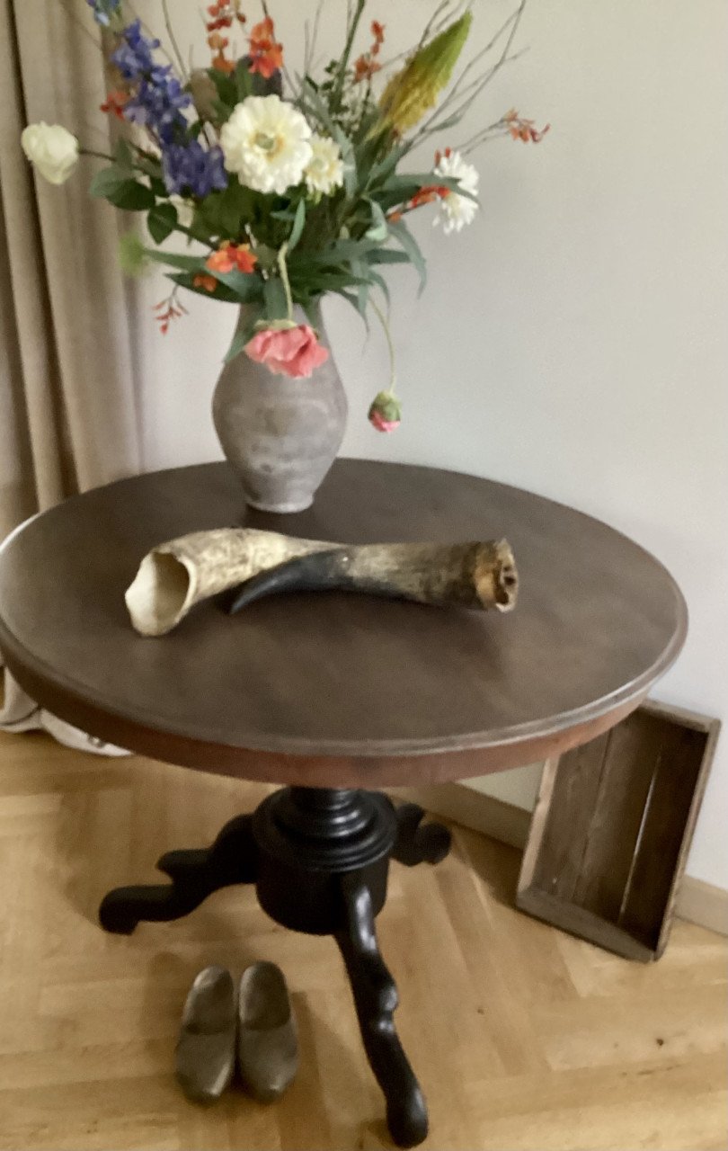 Stoere ronde eettafel