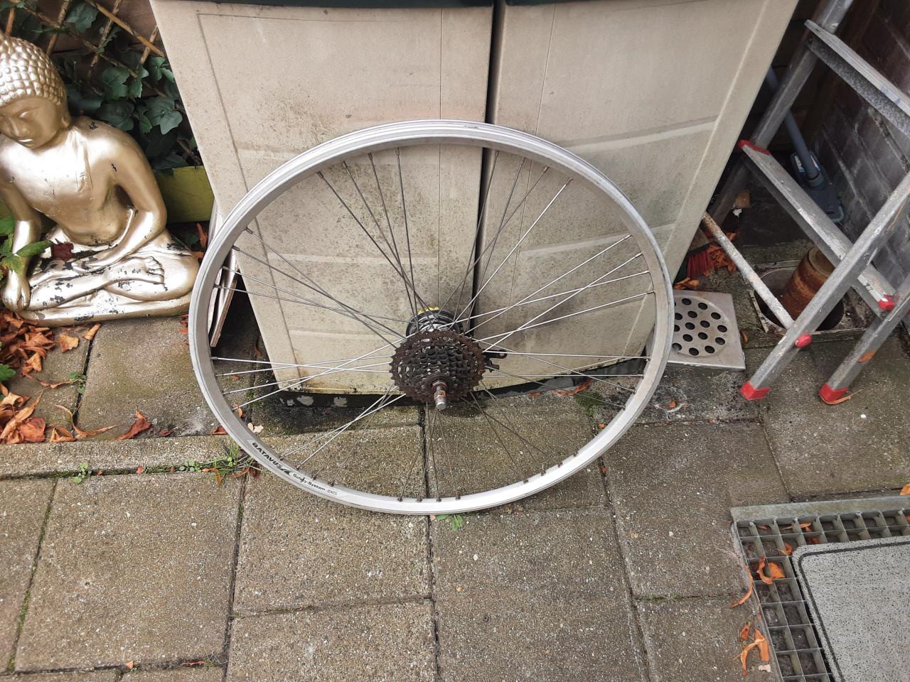 Batavus 28 inch shimano achterwiel, 8 speed cassette, rollerbrake rem