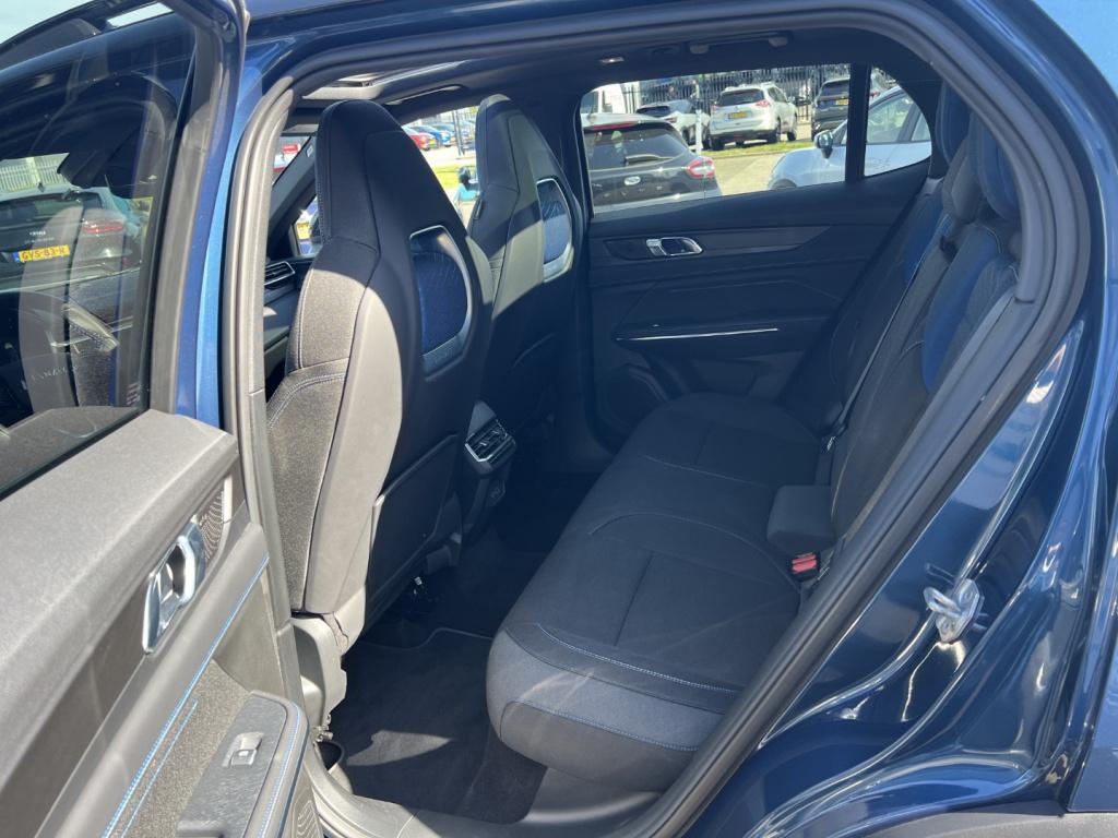 Lynk & Co 01 1.5 261pk phev 7dcth , pano dak , 360gr camera , carplay