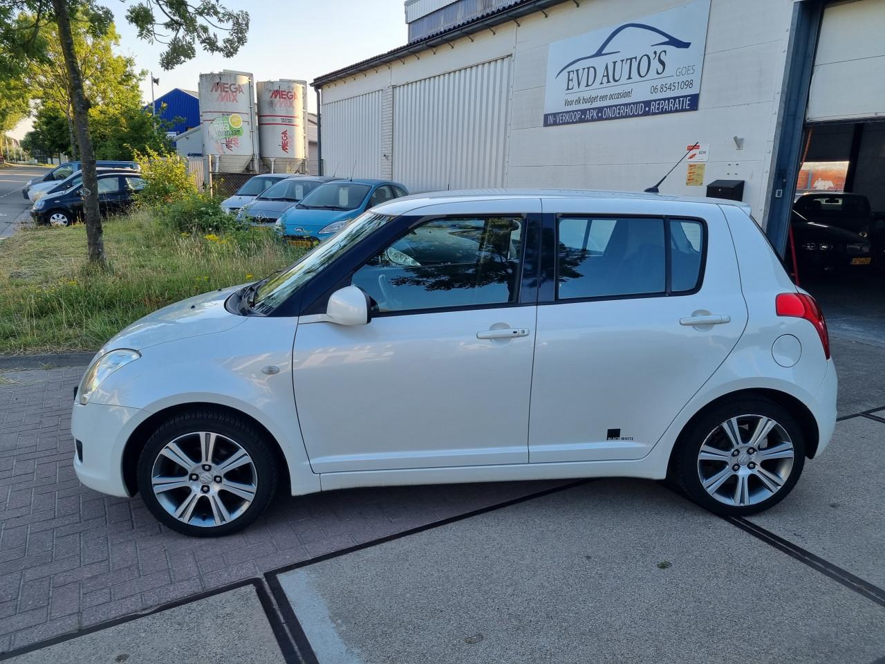 Suzuki Swift 1.3 Base | Keyless Go | Luxe uitvoering!