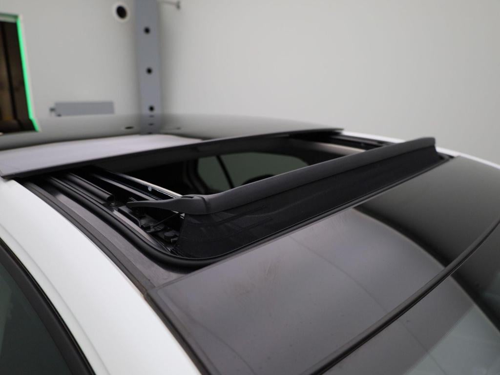 Volkswagen Golf 1.0 etsi life | automaat | panorama dak | virtual cockpit |