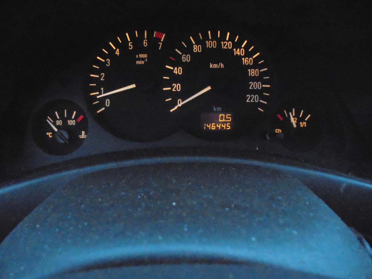 Corsa uit 2001 / 146.445 Km  N.A.P rijd goed  € 950 apk t/mmaart 2027