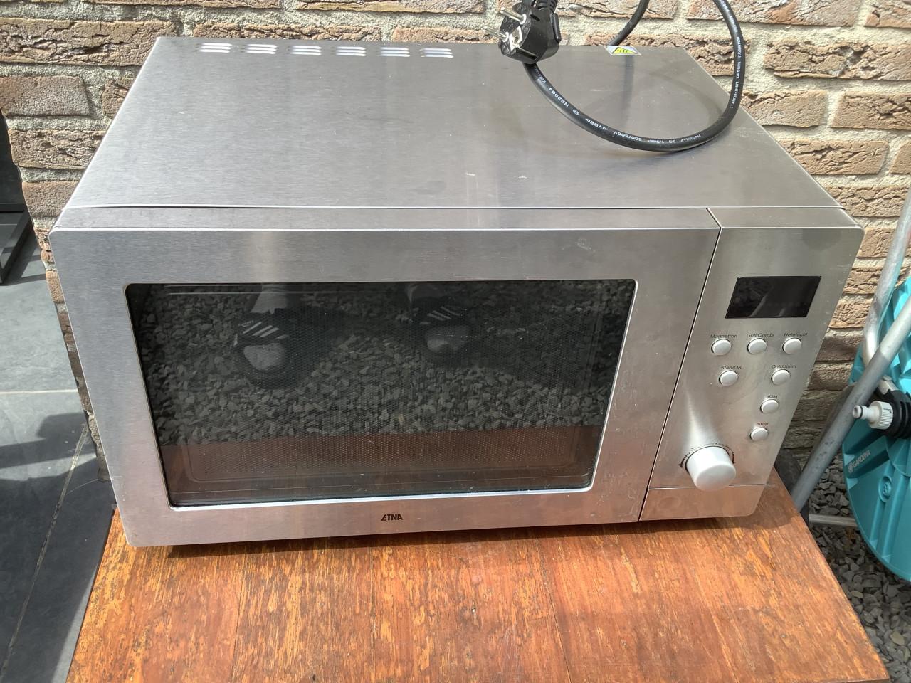 Vrijstaande Combi-Magnetron Etna 900W, gebruikt. In goede staat.