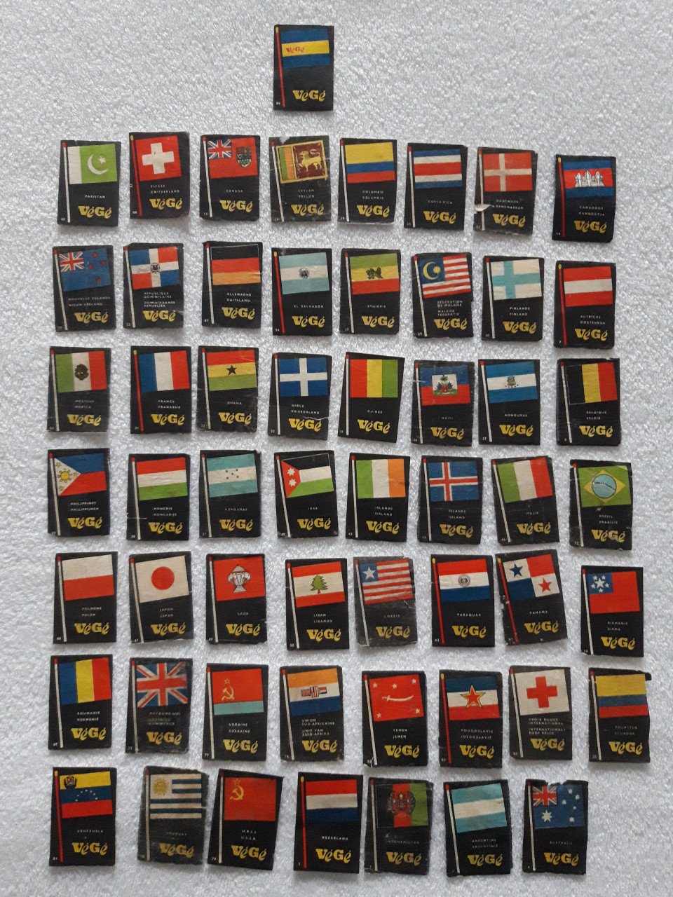 Plaatjes luciferdoosjes o.a. steden,molens, vlaggen, rookwaren, mode e.d.