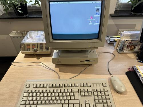 Mactintosh LC475 met RGB monitor