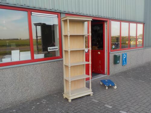 Mooie kwaliteit open wandmeubel in zeer goede staat hoog model