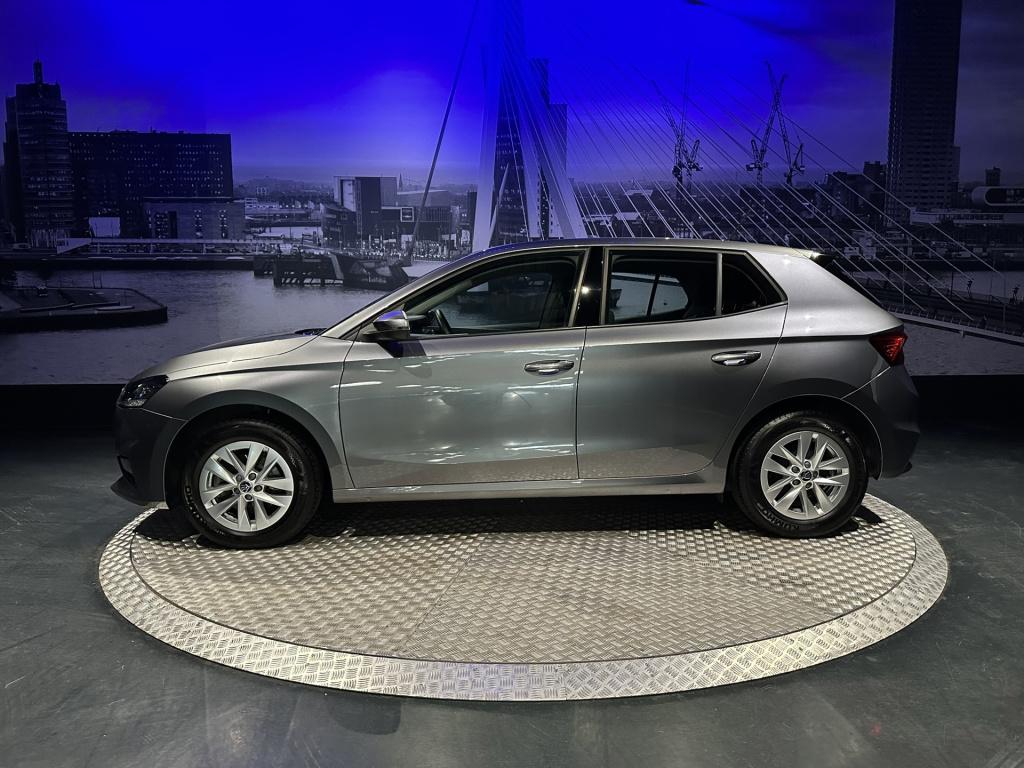 Skoda Fabia 1.0 tsi business edition *camera*pdc*winterpack*app*navi*