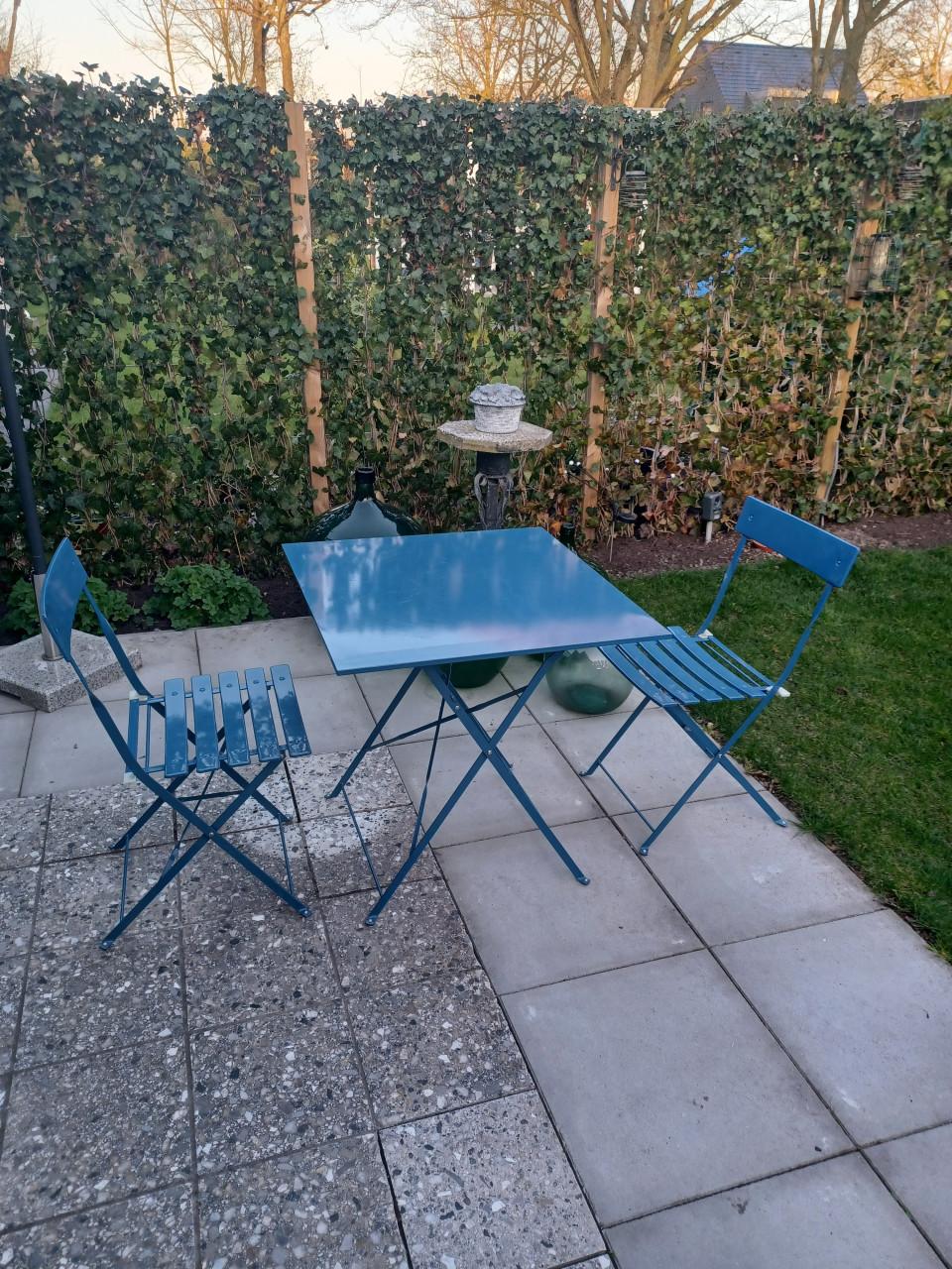 Bistrotafel 70x70cm en 2 stoelen