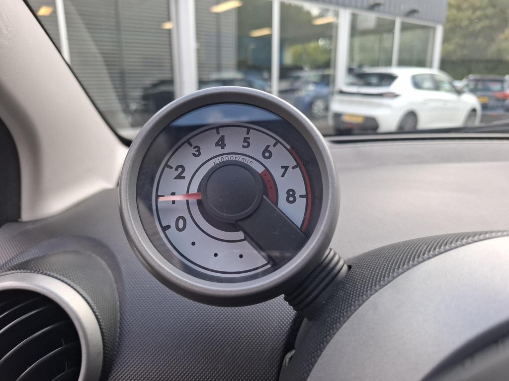 Peugeot 107 1.0i 12v active premium automaat 5-drs