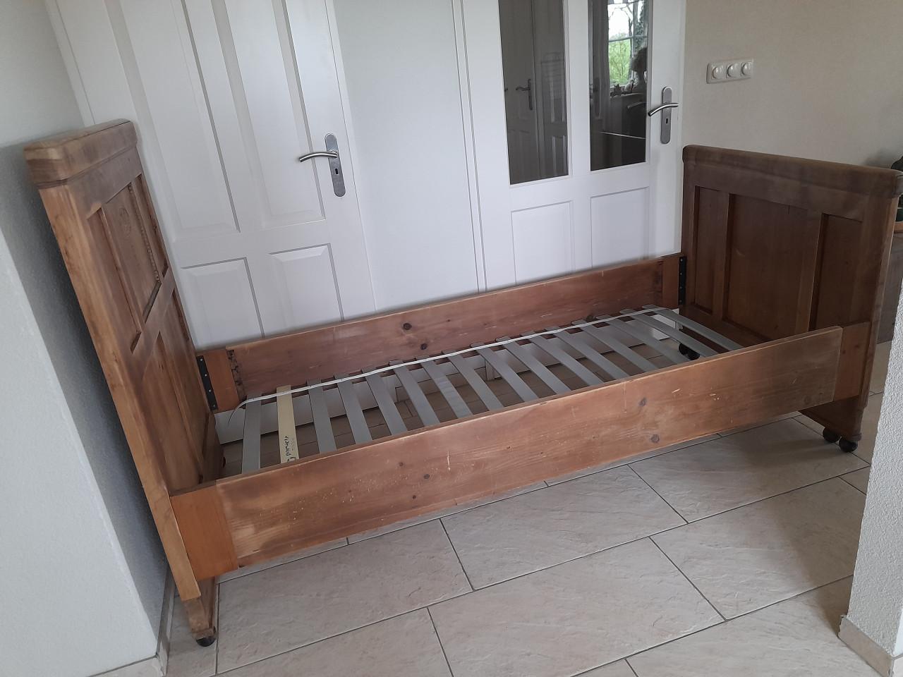 Antiek bed 90 x 200 (in goede staat)