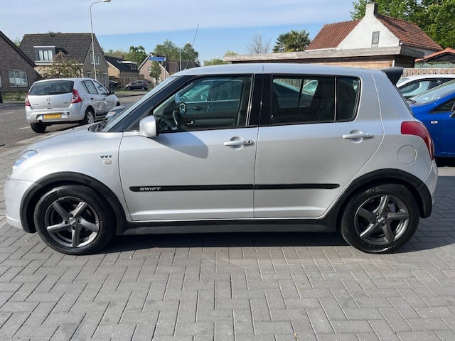 Suzuki swift 1.5 exclusive airco nap logisch