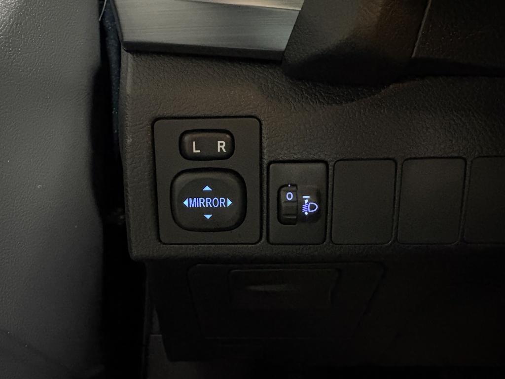 Toyota Auris 1.8 hybrid lease | panodak | navi | camera |