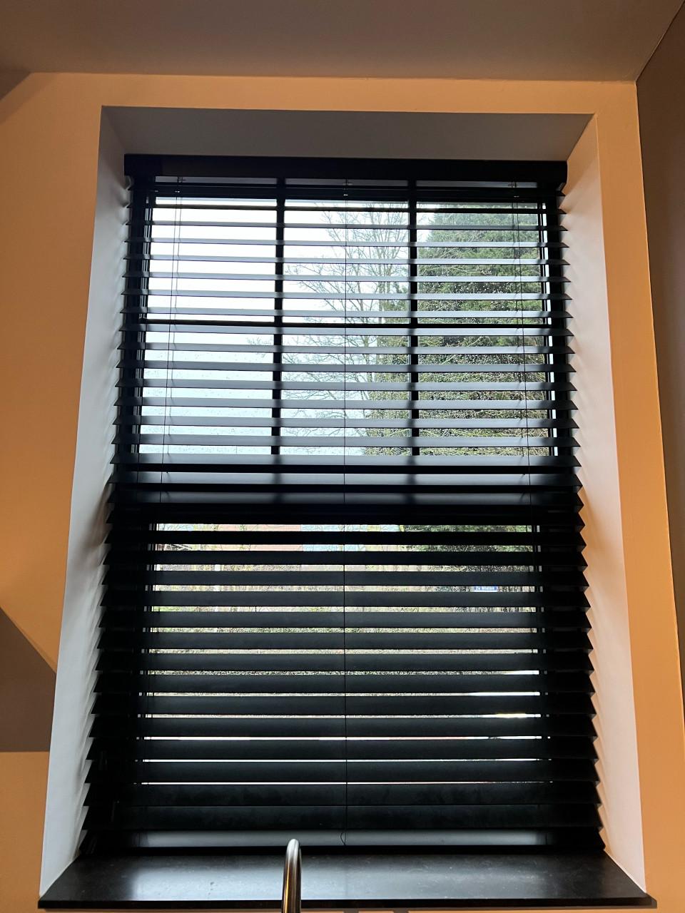 Houten jaloezieën (zwart)