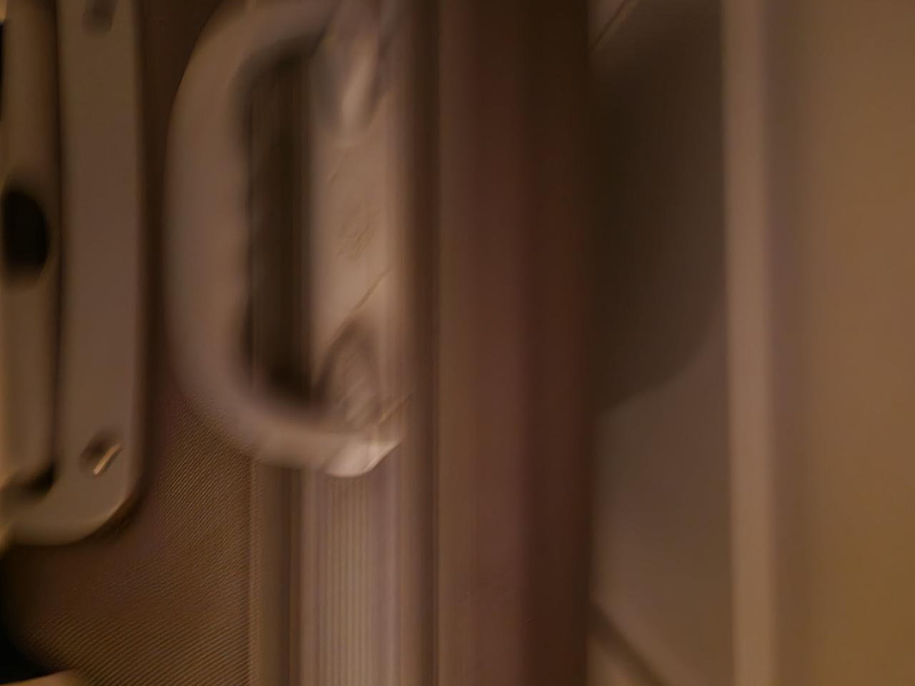 2 REISKOFFERS OP WIELEN