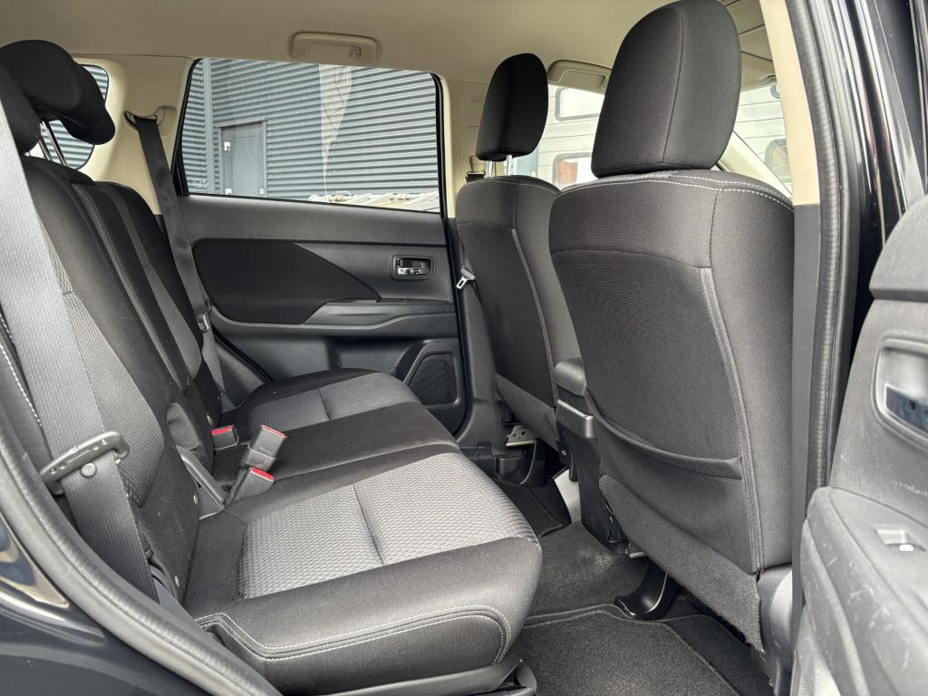Mitsubishi Outlander 2.0 connect pro