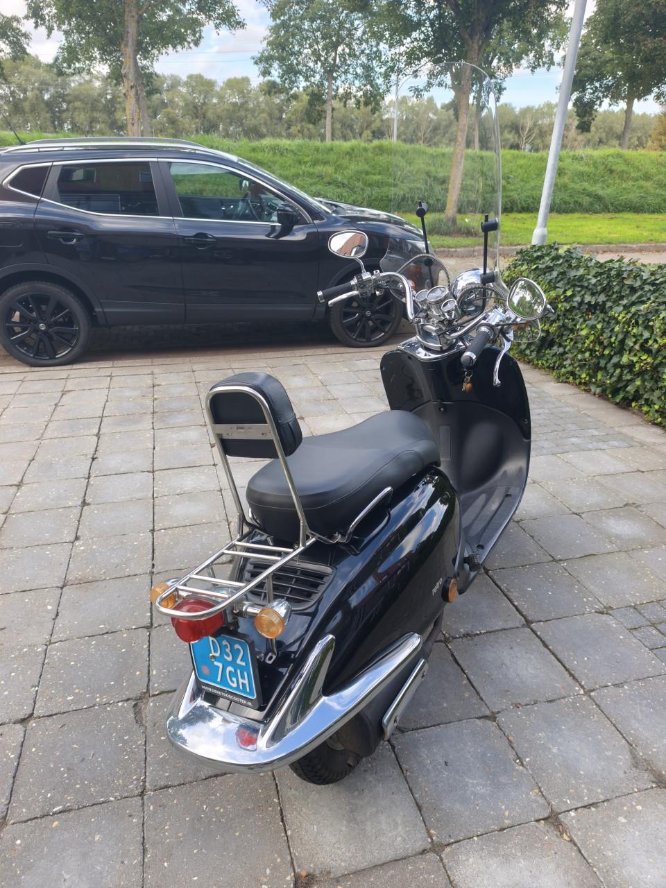 Retro scooter